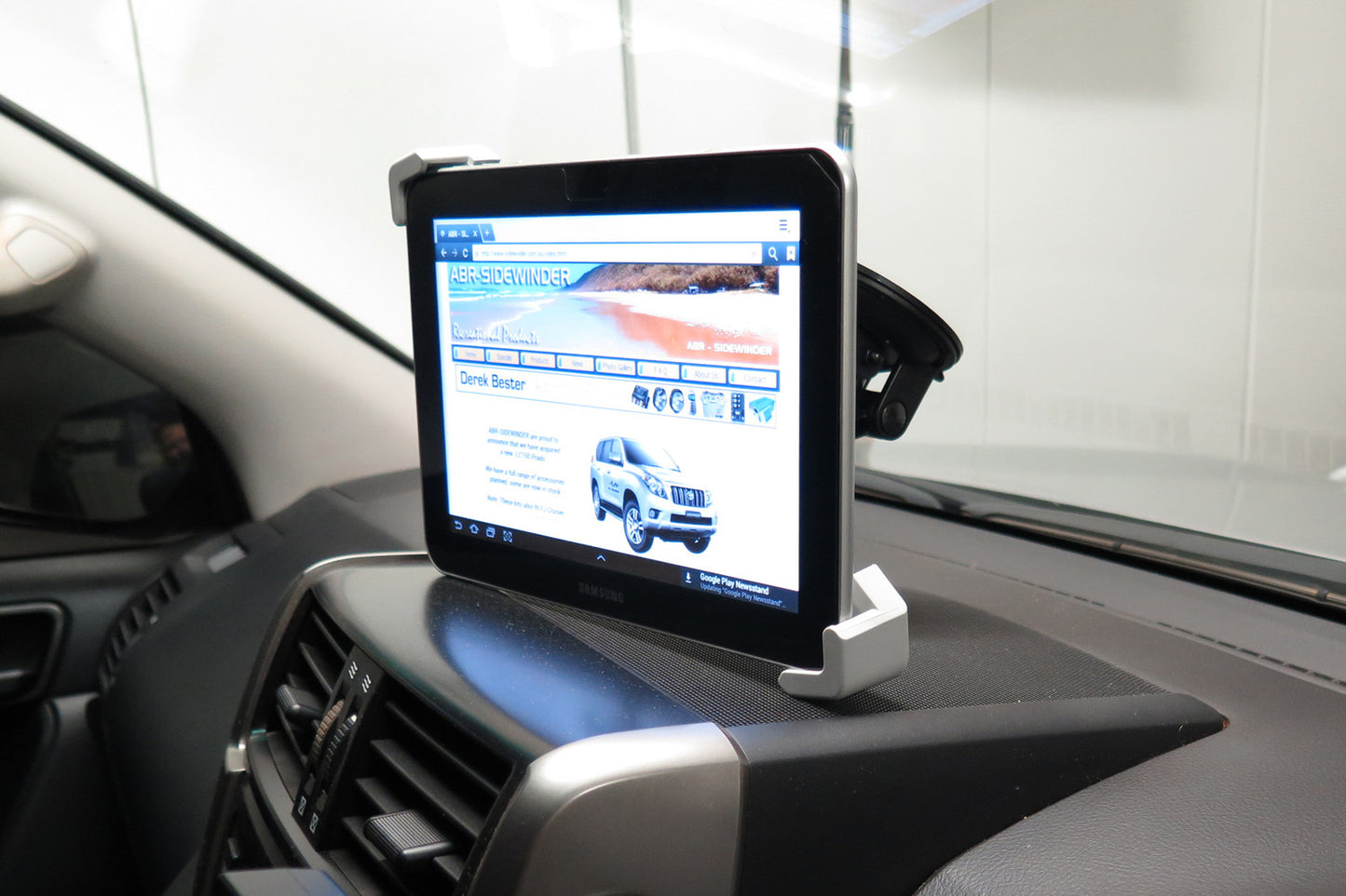 WINDSCREEN iPAD TABLET SUCTION MOUNT UNIVERSAL SIZE WITH EXTRA HEADREST MOUNT