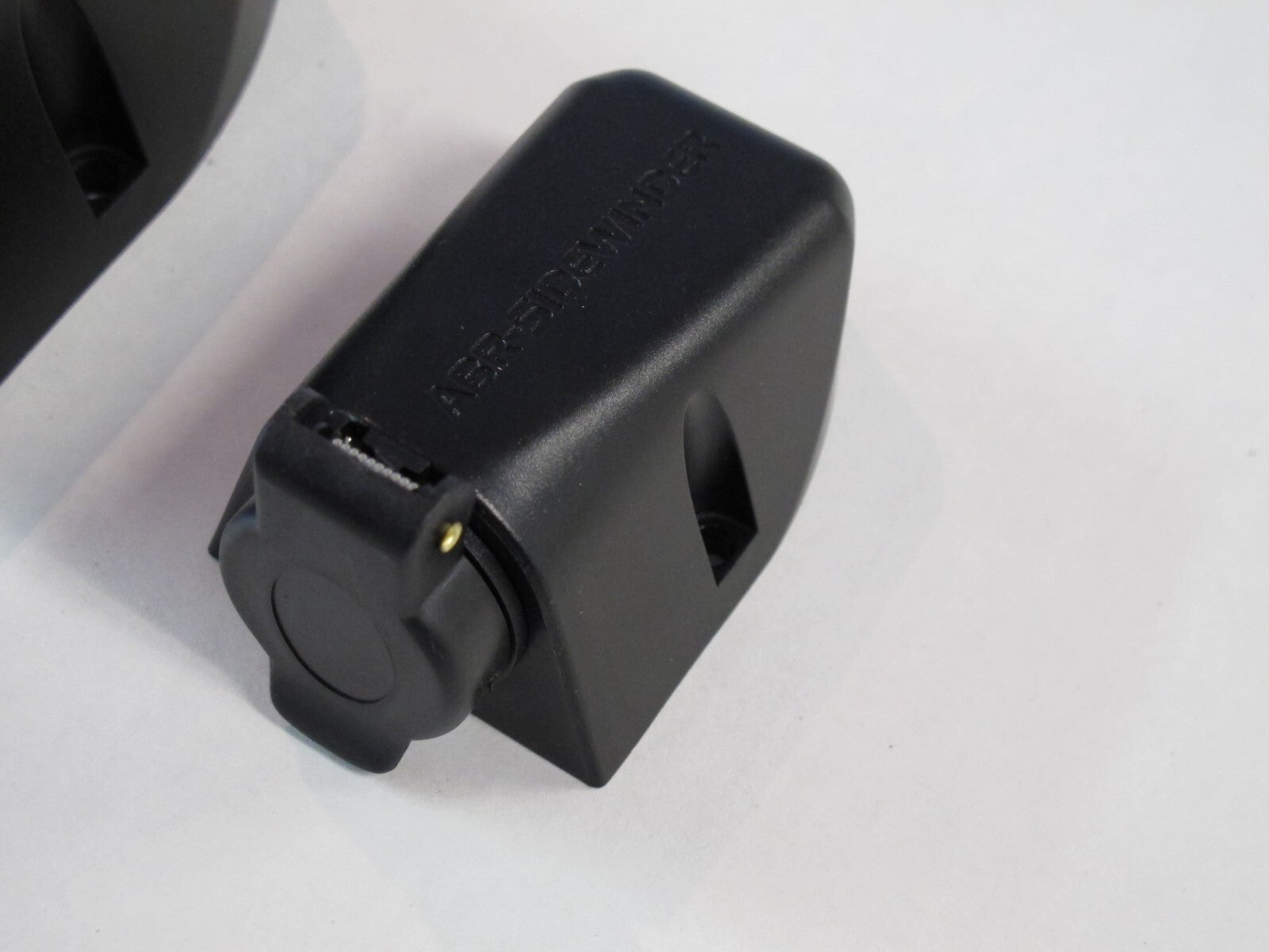12V 24V 20AMP 10AMP MARINE/BOAT/4X4.CARAVAN SURFACE MOUNT HELLA MERIT SOCKET